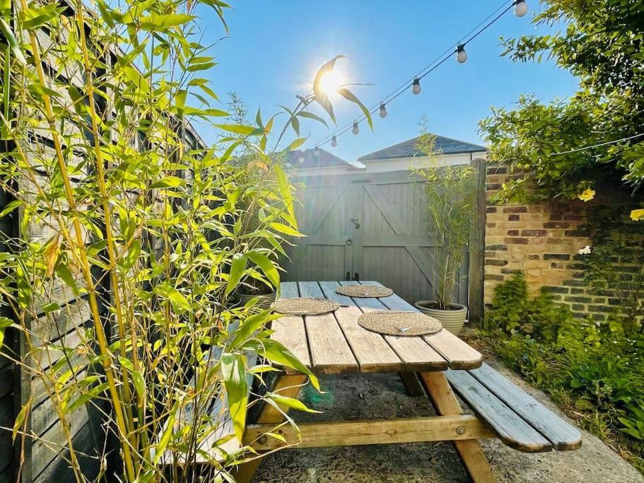Northdene Cottage - Cosy Old Fisherman'S Cottage Two Mins From Sea - Free Parking - Wood Burning Stove - Roll Top Bath - Dog Friendly Deal Exterior foto